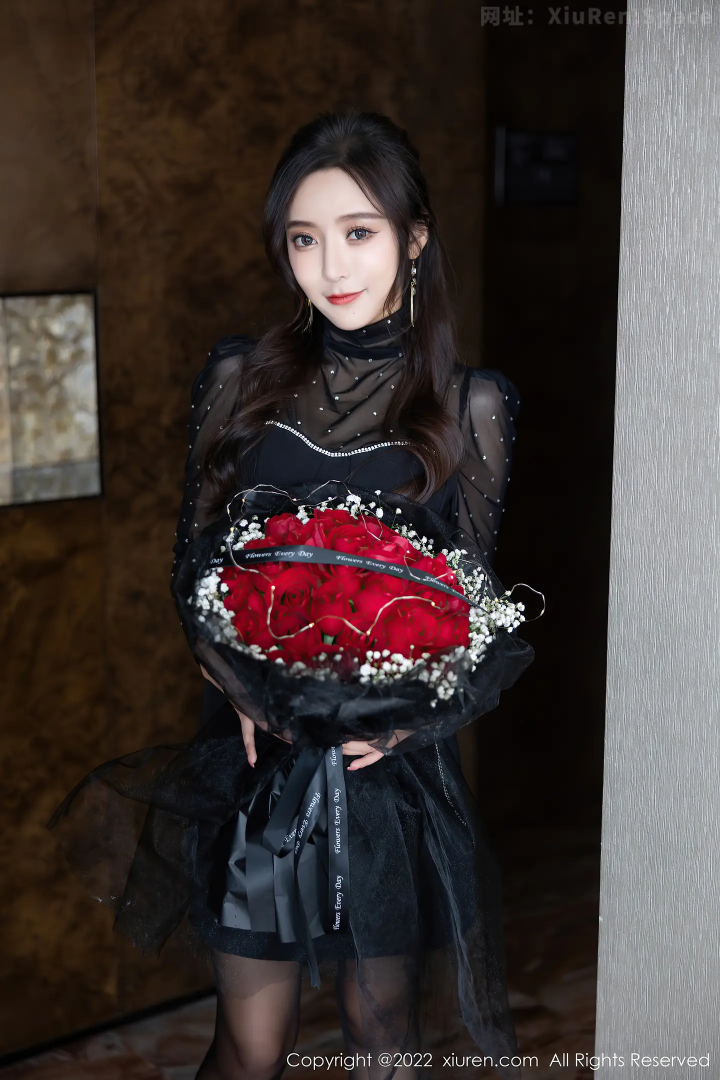 图片[2]-[XiuRen秀人网]VOL.4574 女神王馨瑶yanni室内场景黑色轻透服饰+红色情趣内衣诱惑写真64P-秀人网官方网站